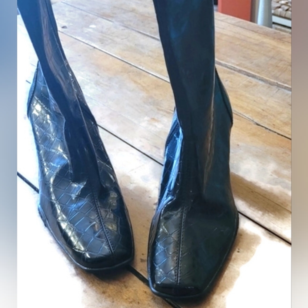 🥳2/$35🥳 Women's Black Croc-Embossed Mid Heel Boots